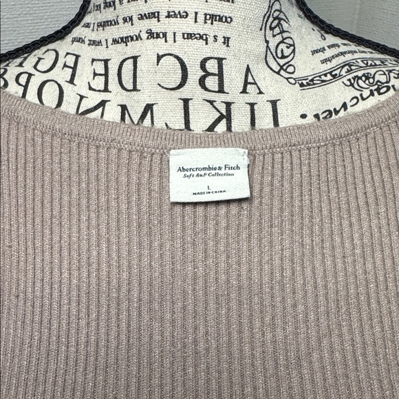 Abercrombie & Fitch Ribbed Knit Top in Beige - Picture 3 of 3